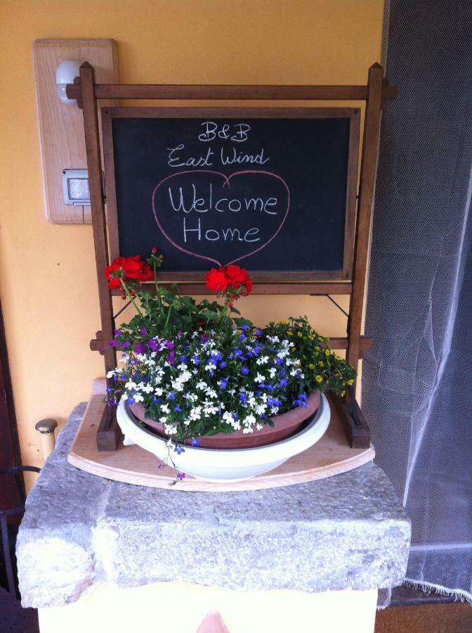 East Wind Bed & Breakfast Medea Exterior photo